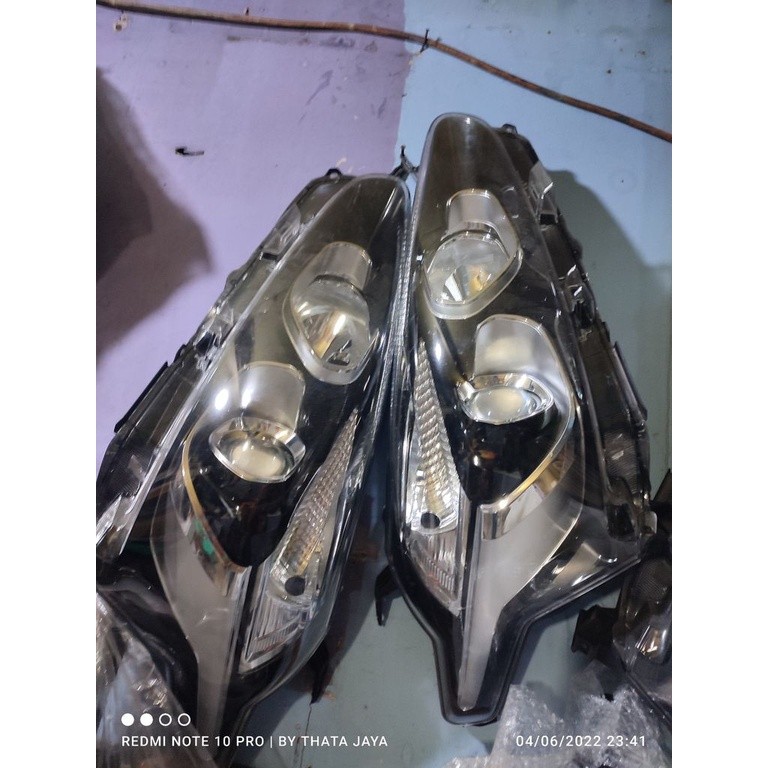 Headlamp lampu depan toyota sienta