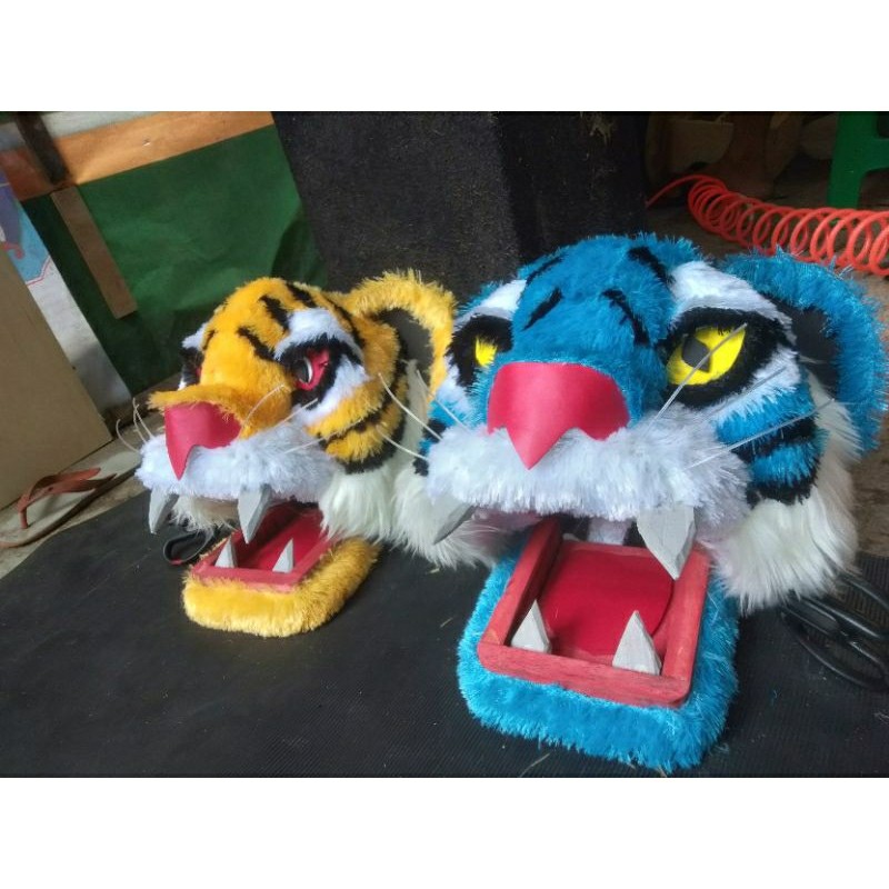 Topeng Barongan Barongan Macanan Dengan Kain Slendang Belakang KESENIAN