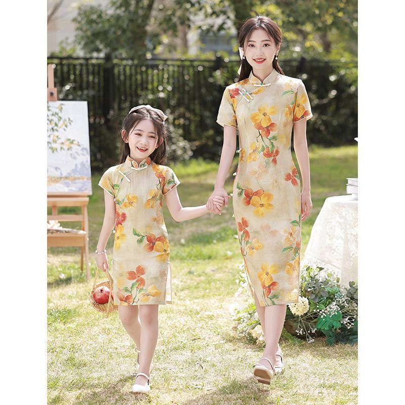 Peningkatan gaun pakaian orang tua dan anak-anak, cheongsam, gaun pakaian wanita dan ibu