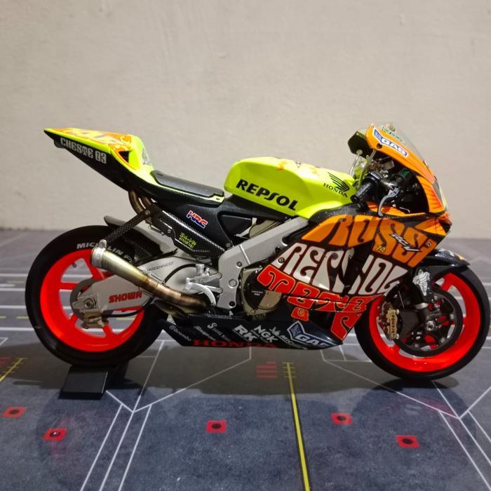 DIECAST MOTOGP HONDA RC211V  VALENTINO ROSSI 2003 VALENCIA GP SKALA 12 BY TAMIYA