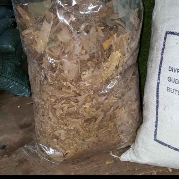 Media Tanam Kompos Daun Bambu Kering