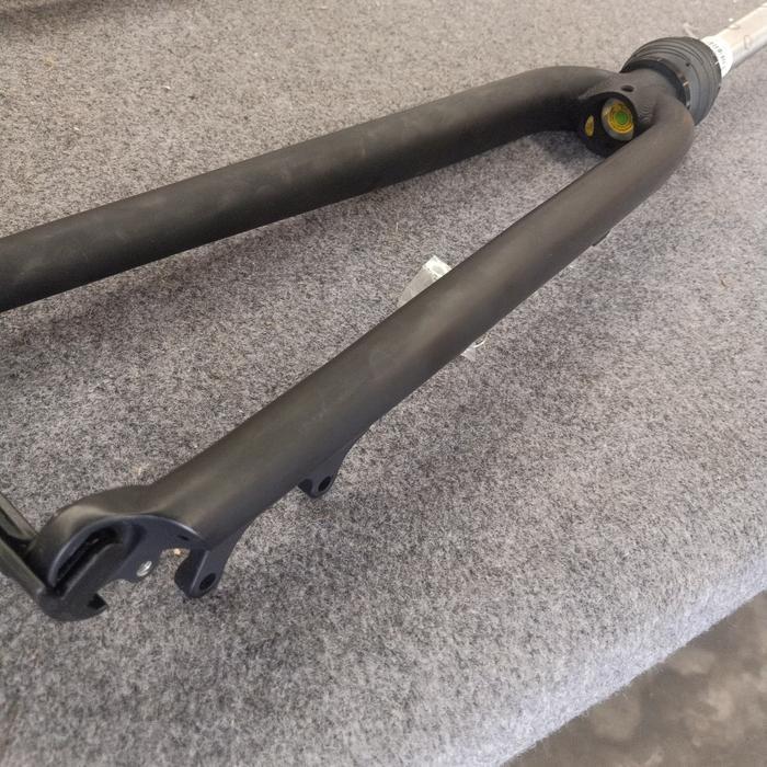 Fork sepeda disc brake alloy 700c suspensi steertube 220mm import - Disc brake