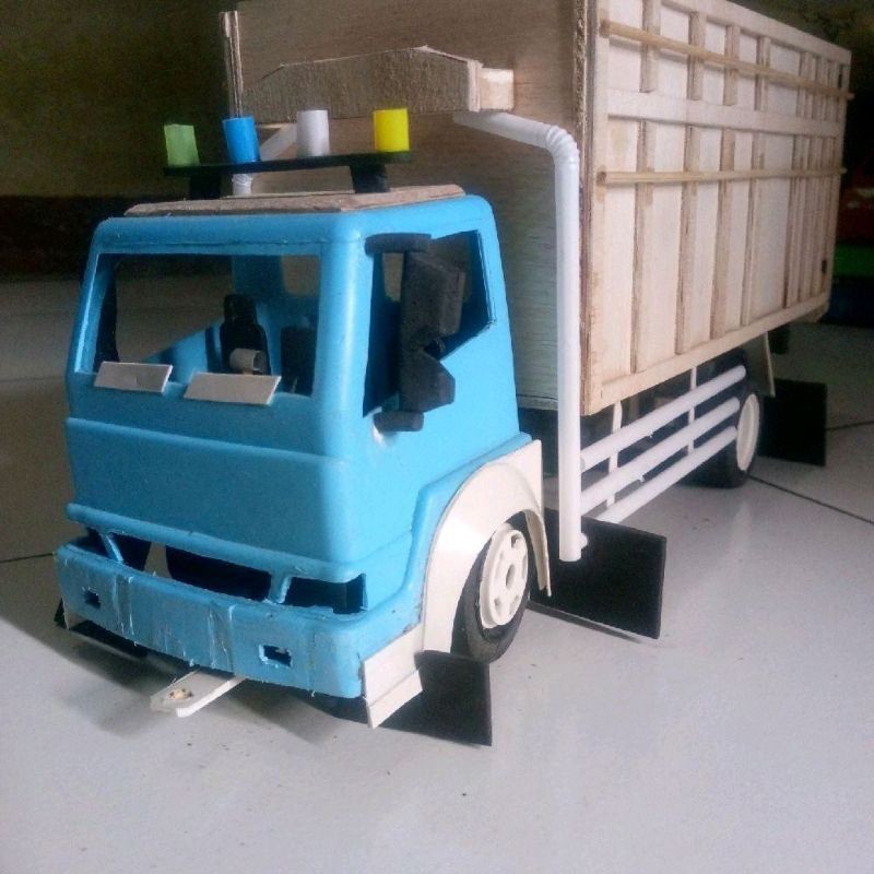 HALHIMAH  Mainan truk plastik modifikasi Jambi style
