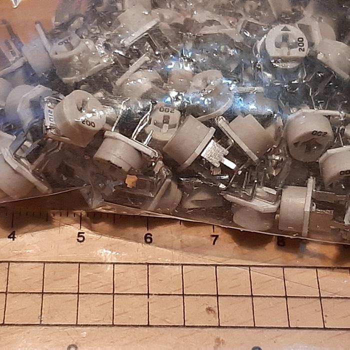 VR Variabel Resistor Trimpot 201 200 ohm 200ohm HDK NEW....