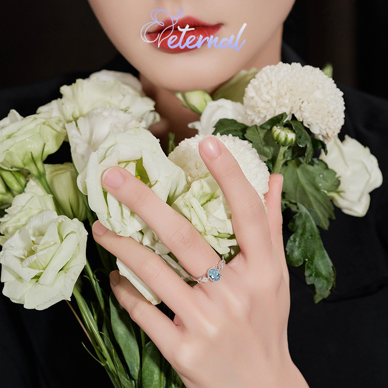 Eternal Cincin Terbuka Topaz Biru Laut yang Sederhana dan Elegan