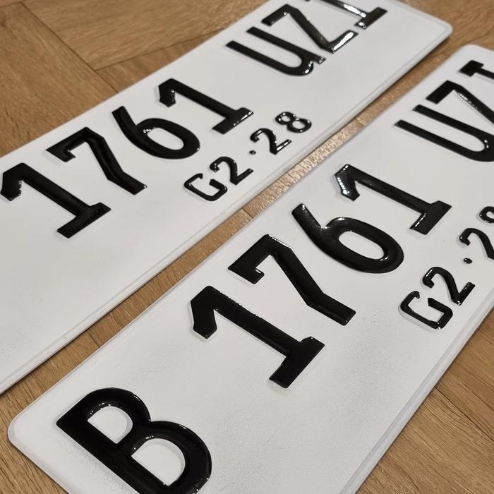 Stiker Untuk Merapihkan Plat Nomor Mobil - Hitam, font lama