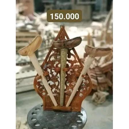 blawong keris dari kayu mahoni ukir gunungan di sabuk inten keris kriss nogososro emas perunggu patu