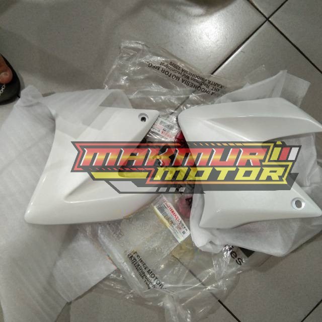 SAYAP TENGKI SET VIXION PUTIH  OLD ORI YGP