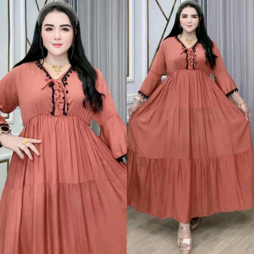 Dress Wanita Mosaki Rayon Twill Tali Serut V Karet Pinggang Pompom Hitam Bawah Bertingkat