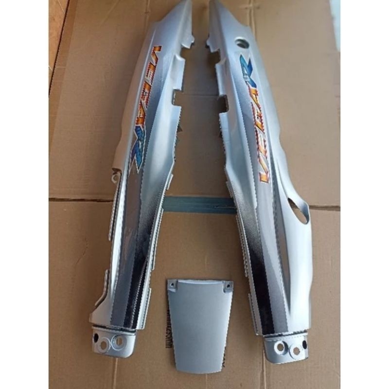 COVER BODY VEGA R LAMA PLUS STRIPING TAHUN 2003 WARNA SILVER