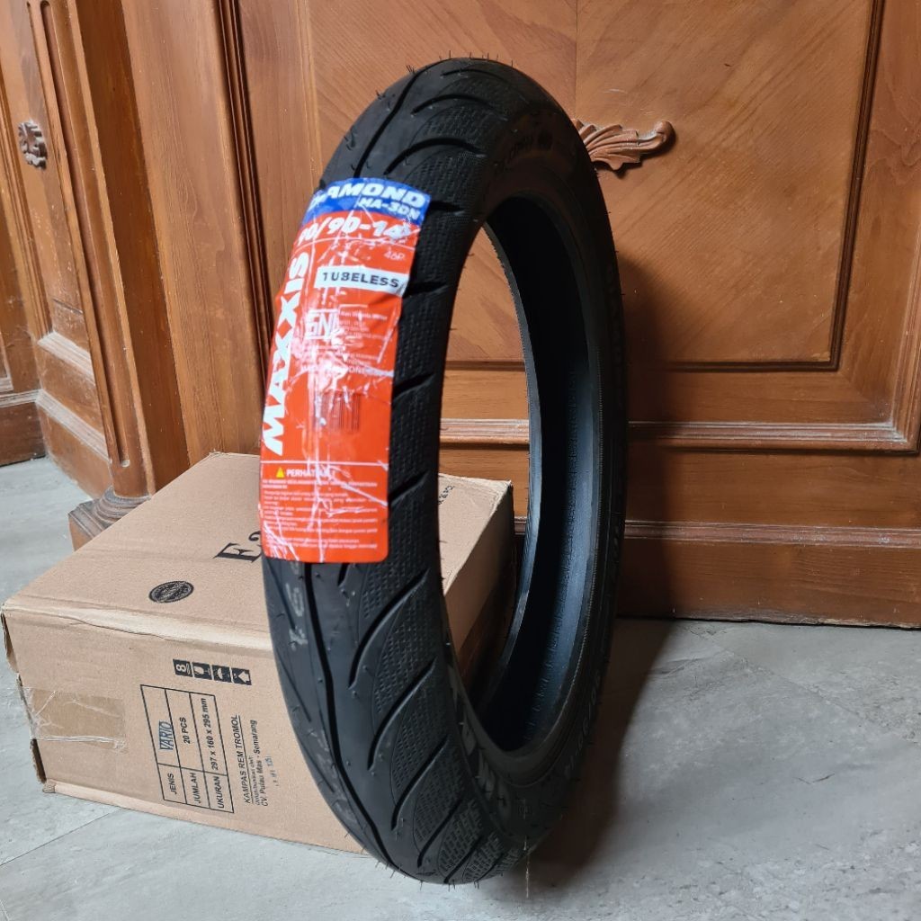 Maxxis Diamond Ban Belakang 90/90-14 Tubeless Ori – Cocok Vario, Beat, Genio Ring 14