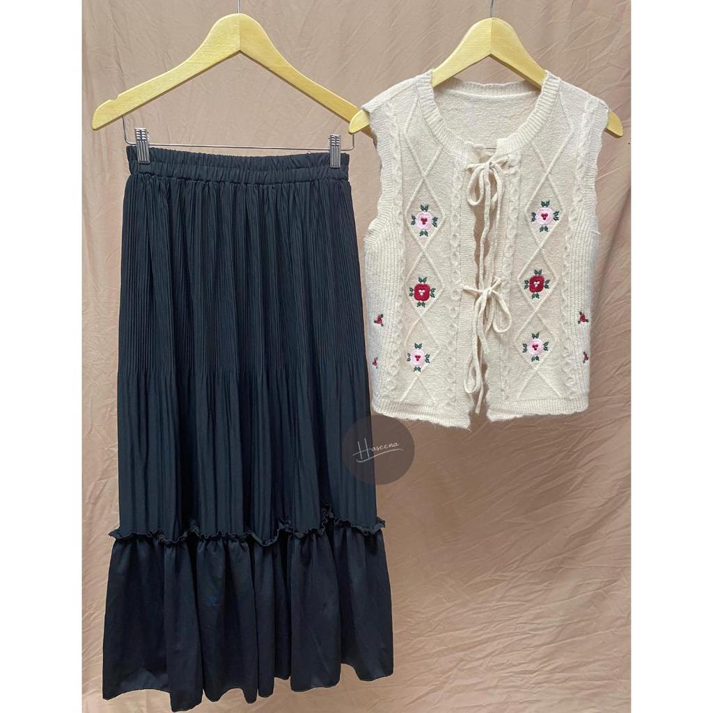 Haseena One Set Wanita Adreena Setelan Vest Knit Pita Bunga Bordir Rok Plisket Susun Maiza Outer Ski