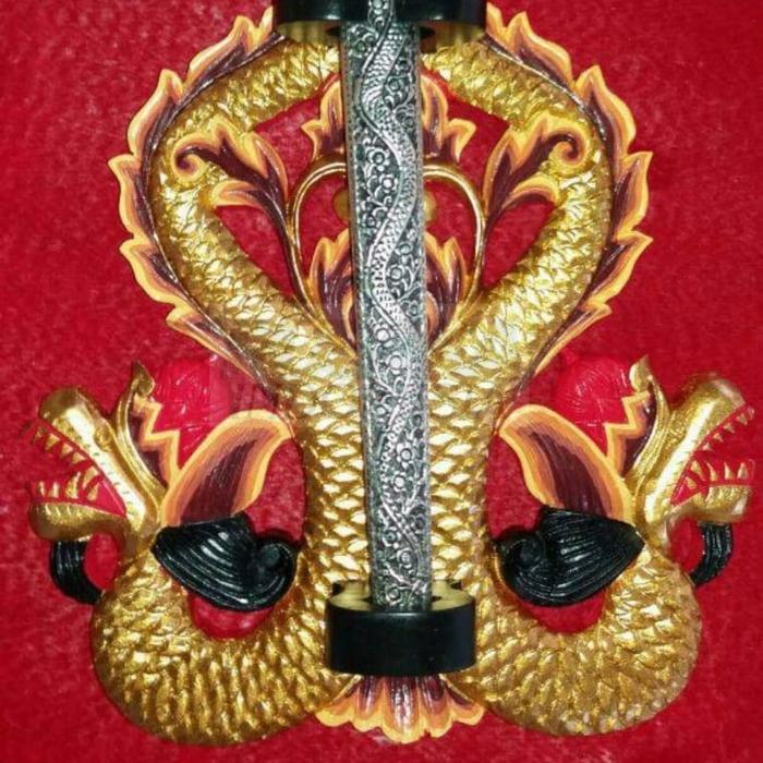 Blawong pusaka sungging ukir naga