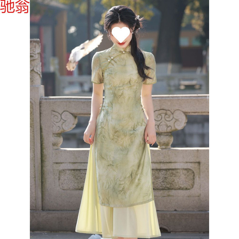 Gaun hijau gaya baru untuk gadis muda