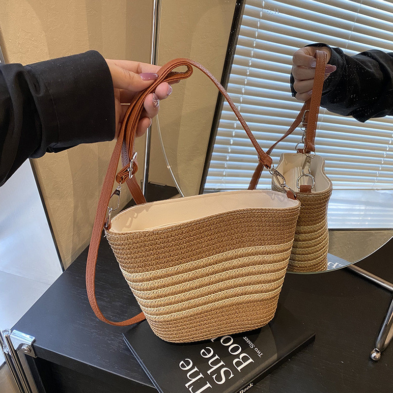 Tas Pantai Anyaman Slempang Mini Wanita / Sling Bag Rotan Sintetis Vintage Premium Knitted SlingBag