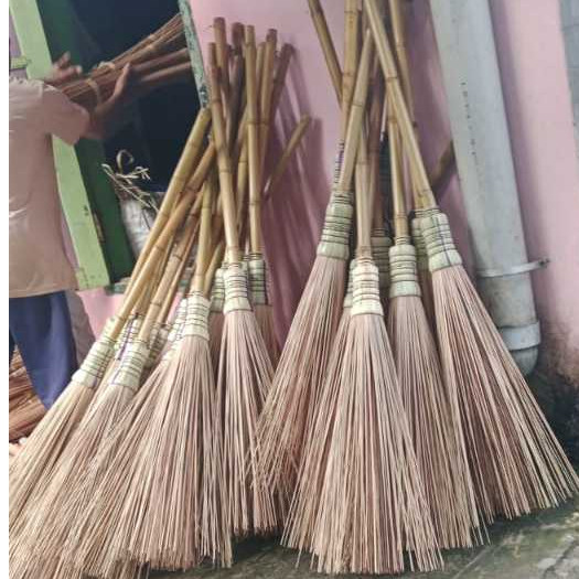 Sapu Lidi Gagang Bambu Cendani Besar Original Tradisional, Klasik, Ringan, dan Kuat / arena prabot