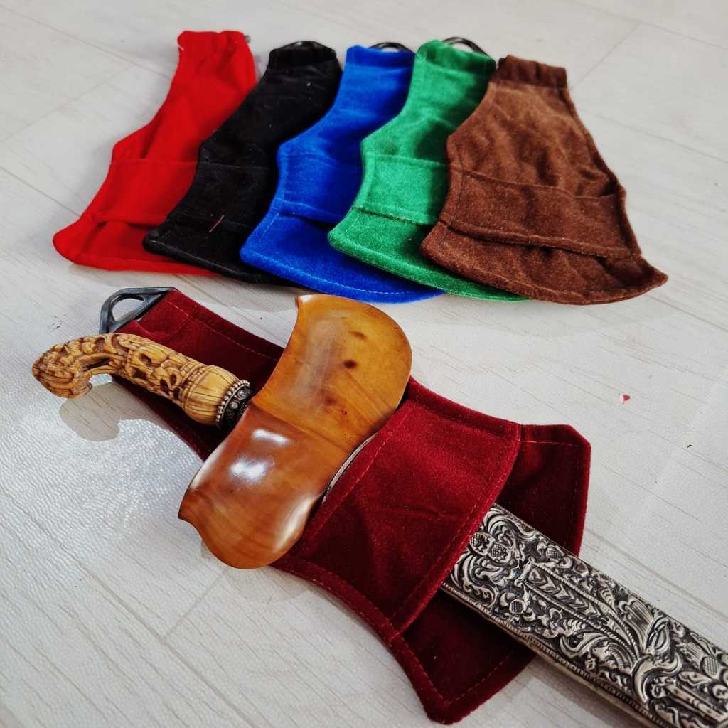 Gantungan Kain Keris Bahan Kain Bludru Blawong Keris KP