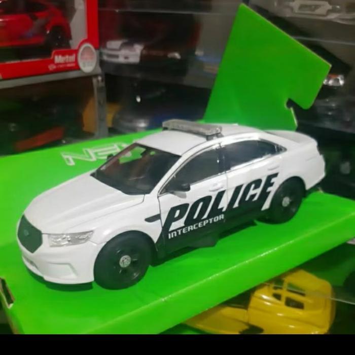 GND48 Diecast Welly Skala 1:24 Ford Police Interceptor Putih Baru Bukan Bekas Komplit