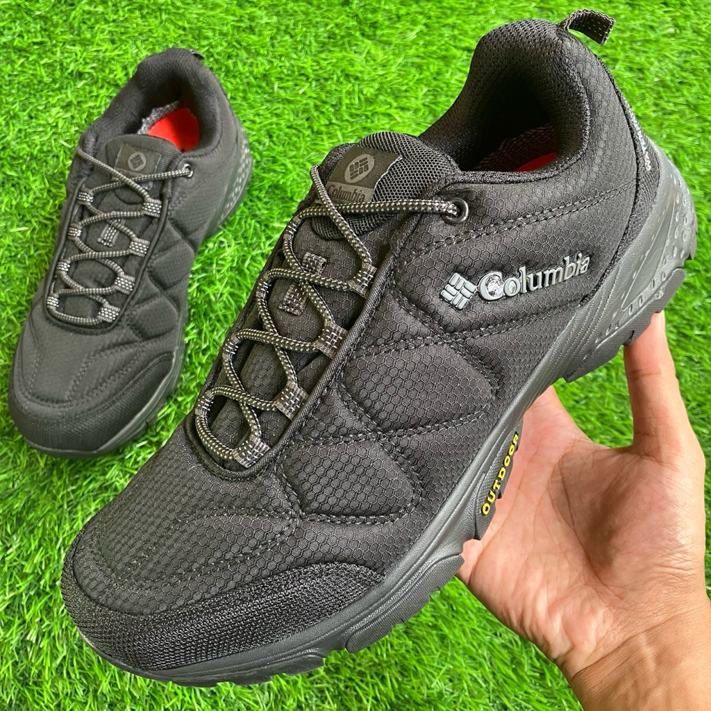 Columbia Outdoor Low Black size 43 sneakers shoes preloved