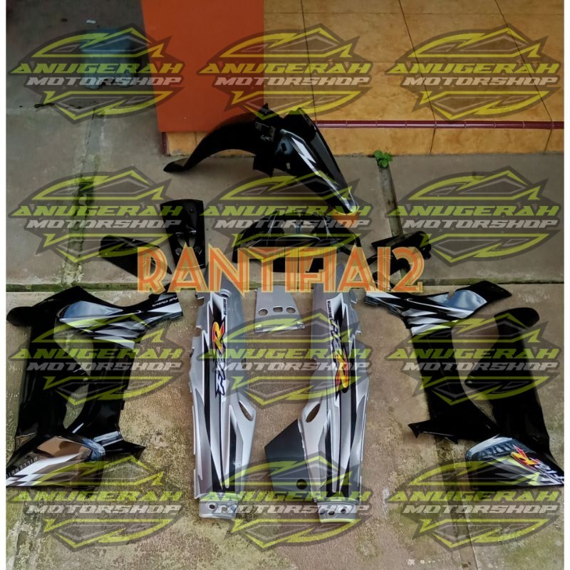 cover bodi fizr full set bodi Fizr milenium hitam silver