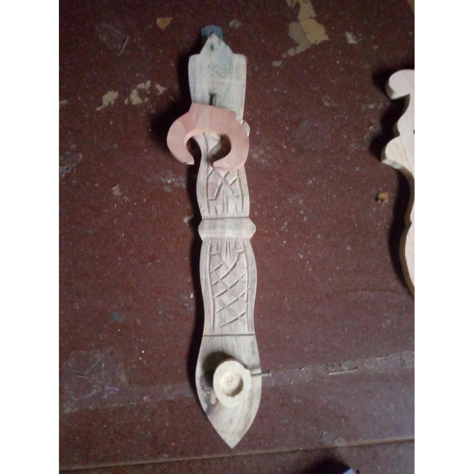 blawong keris darikayu jati ukiran lung lungan jaman belanda ukir nanas di bodi depannya termurah bk