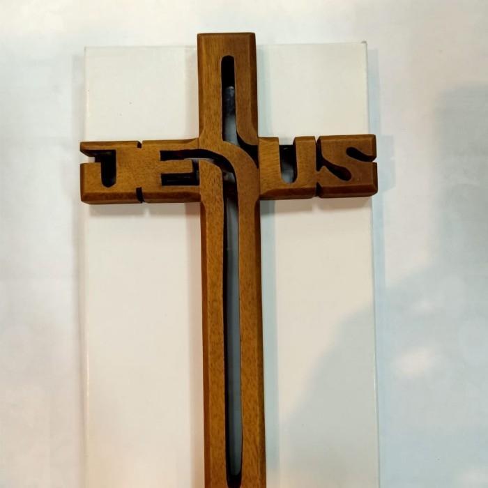 salib yesus dinding