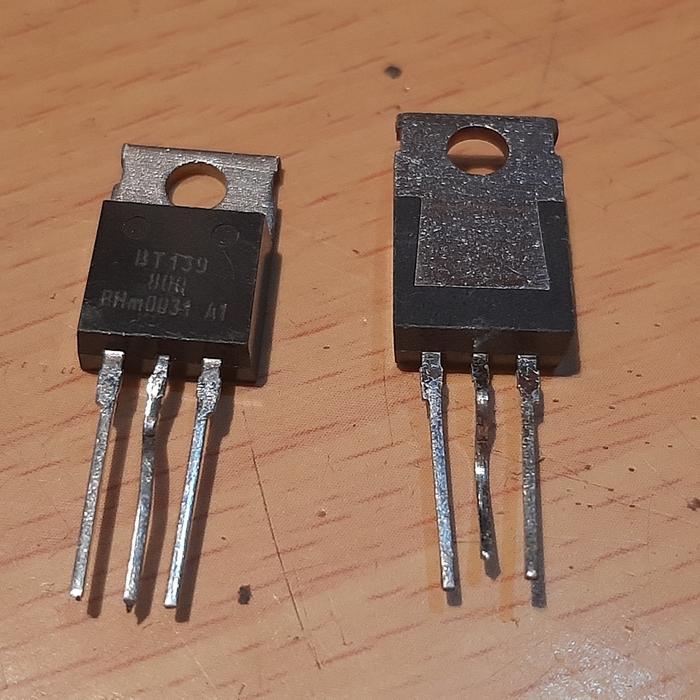 Triac BT139 BT 139 BT-139 800 800V 16A 16 Amp original logam kuning NEW....