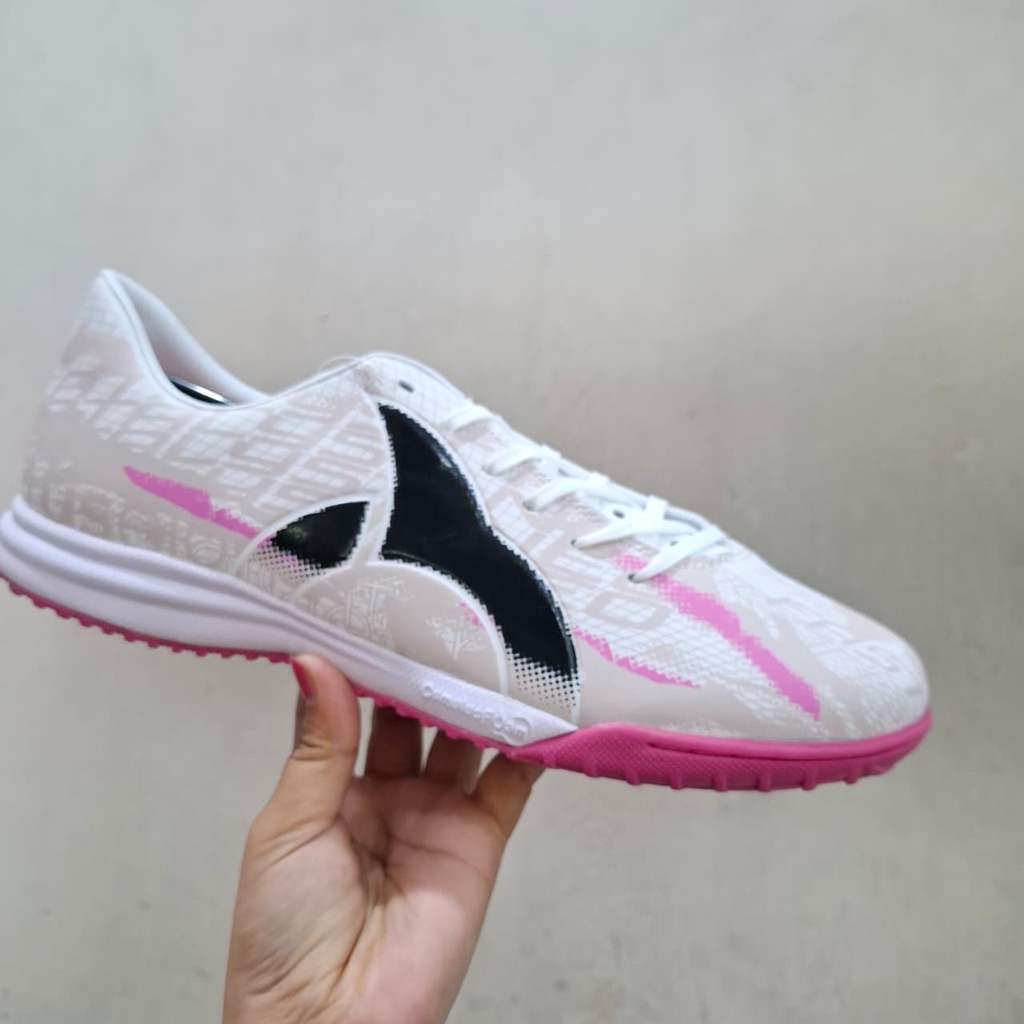 ORTUSEIGHT SEPATU FUTSAL CATALYST IMPERIUM IN WHITE PINK