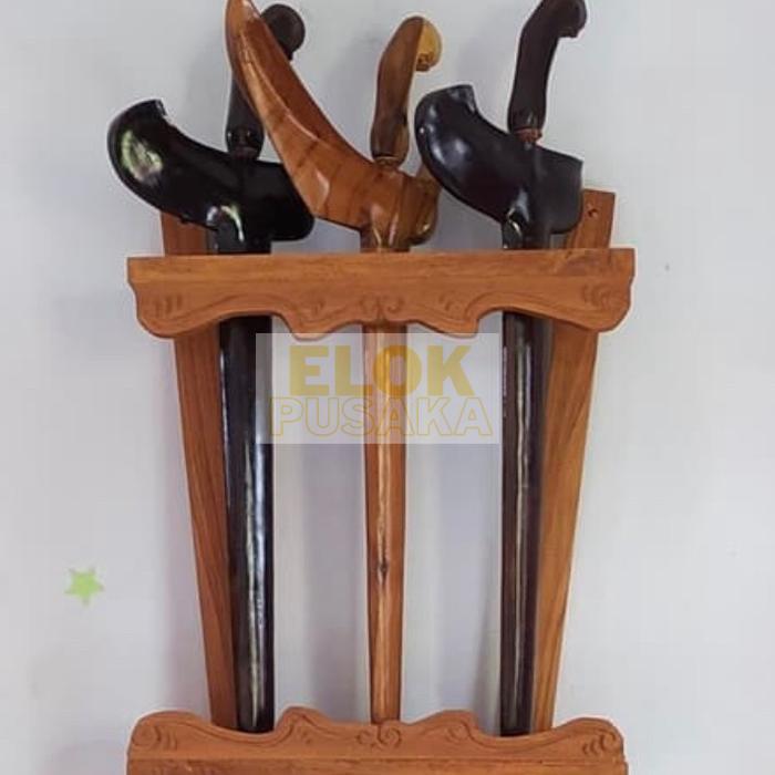 blawong pusaka dinding isi 3