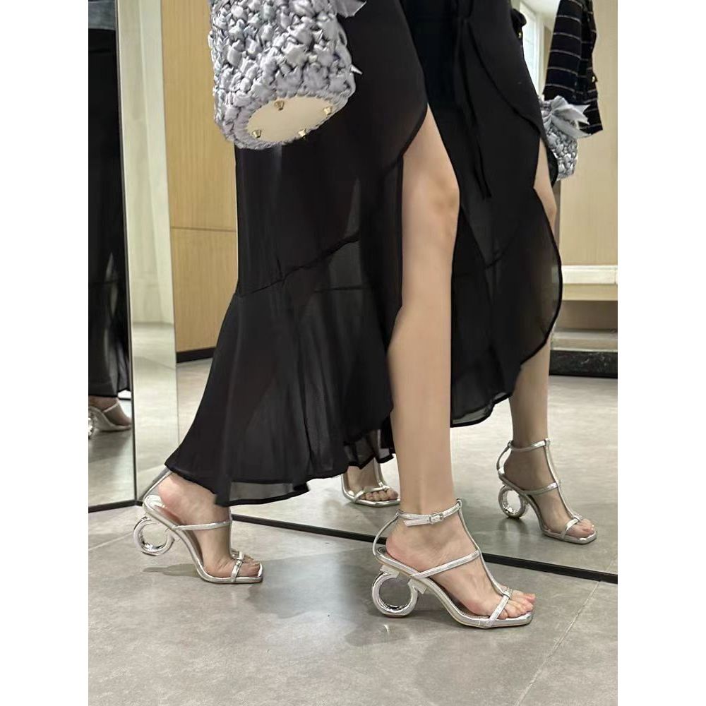 Sepatu Eropa dan Amerika wanita baru persegi kepala terbuka jari-jari T-band sepatu hak tinggi khusu