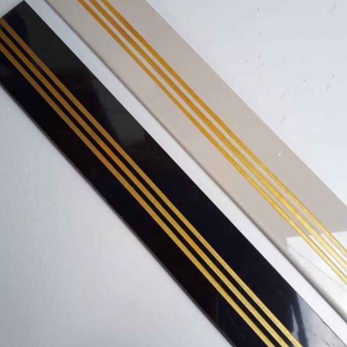 Lis /plint granit cream garis gold