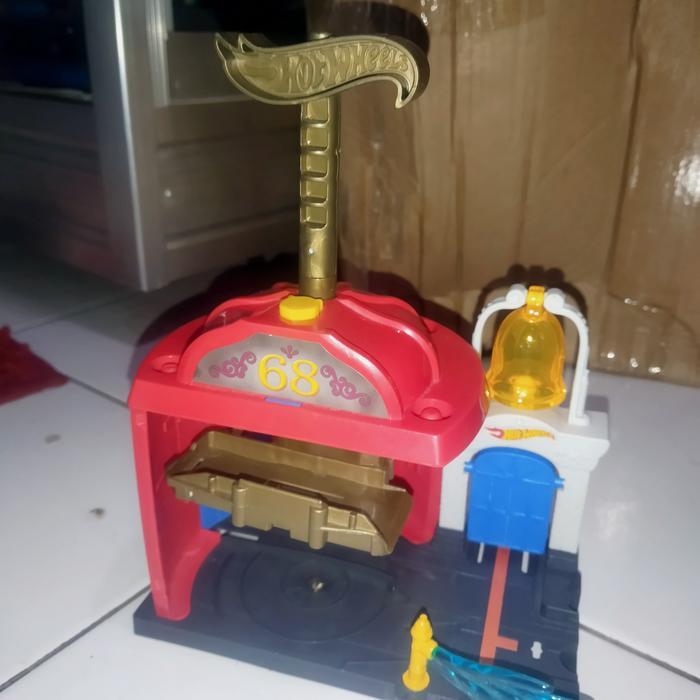 Track Hotwheels Downtown FireStation bekas ARstoreS27