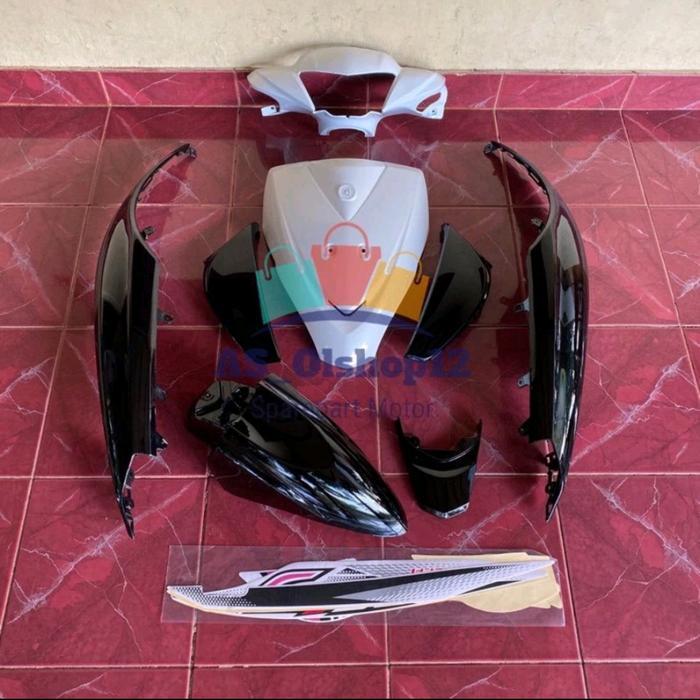 Cover body halus motor yamaha mio j+striping warna hitam putih