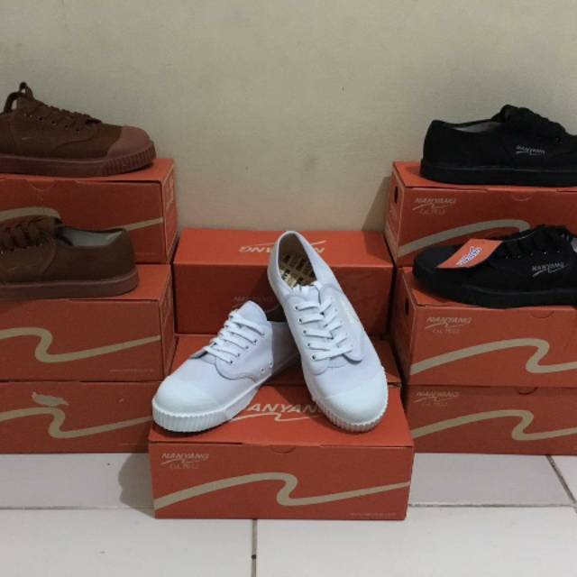 SEPATU TAKRAW NANYANG ORIGINAL THAILAND WARNA COKLAT PUTIH HITAM