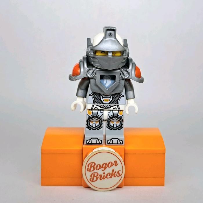 Lego Minifigure Nexo Knight - Lance Flat Silver nex001 RESTRO