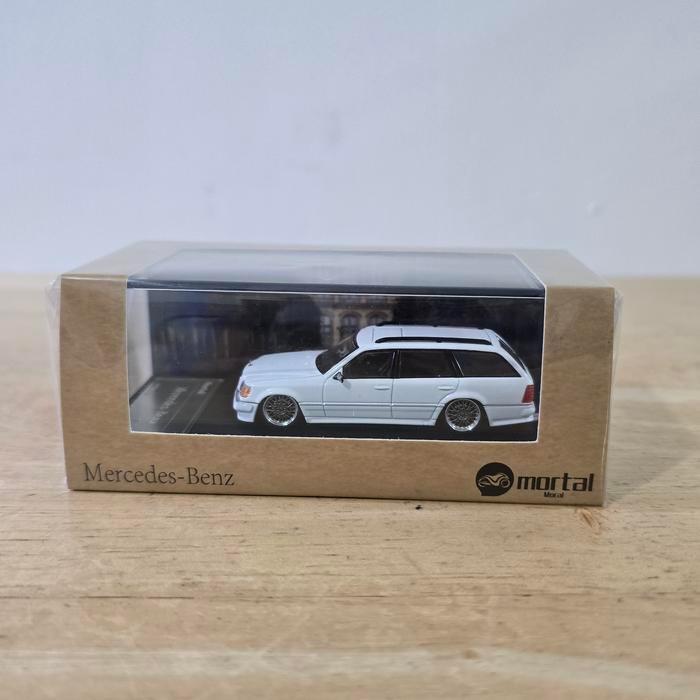 Mortal Mercedes Benz S124 Velg Silver G63 White Diecast Koleksi Mobil Mainan Mini Scale 1/64 Kotak A