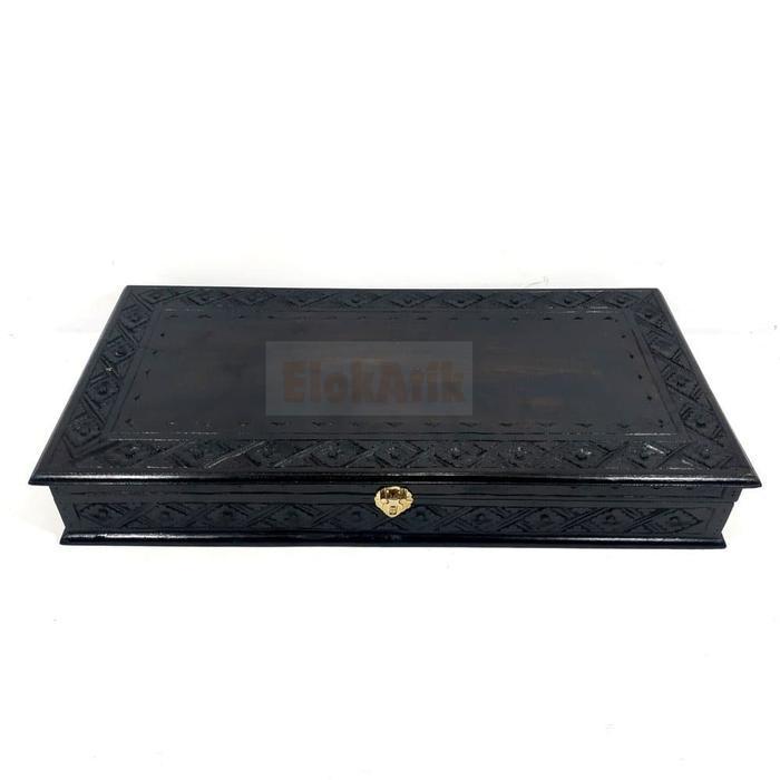 Ukiran Kotak Wadah Menyimpan Pusaka & Pusaka EA3423
