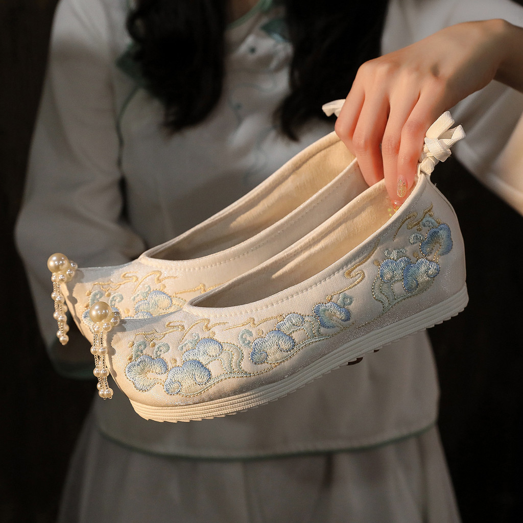 Sepatu Bordir Gaya Tradisional untuk Wanita, Cocok dengan Hanfu, Sepatu Tradisional Penambah Tinggi