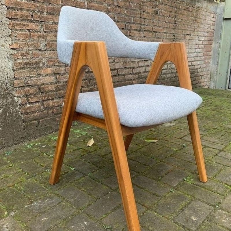 Wijaya Furniture - Kursi Kafe Retro Minimalis