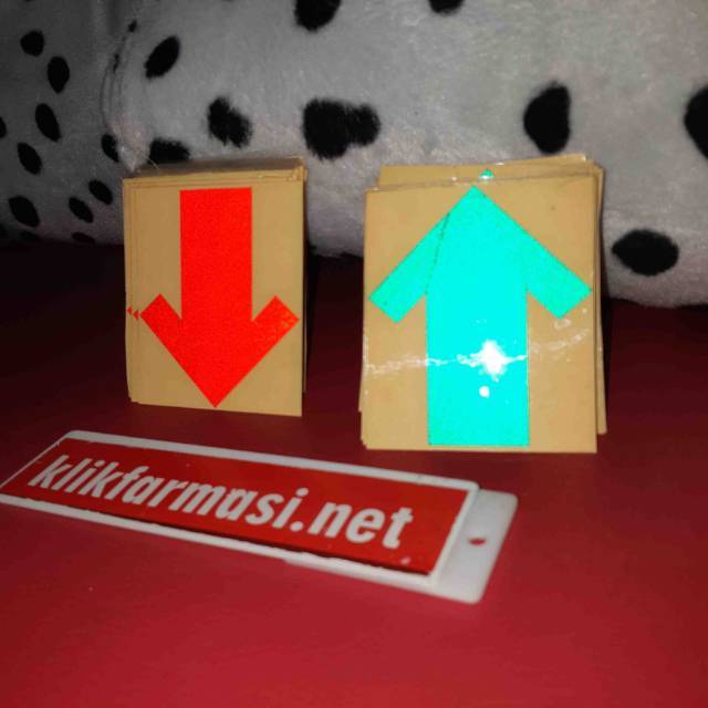 Stiker Anak Panah untuk Tangga