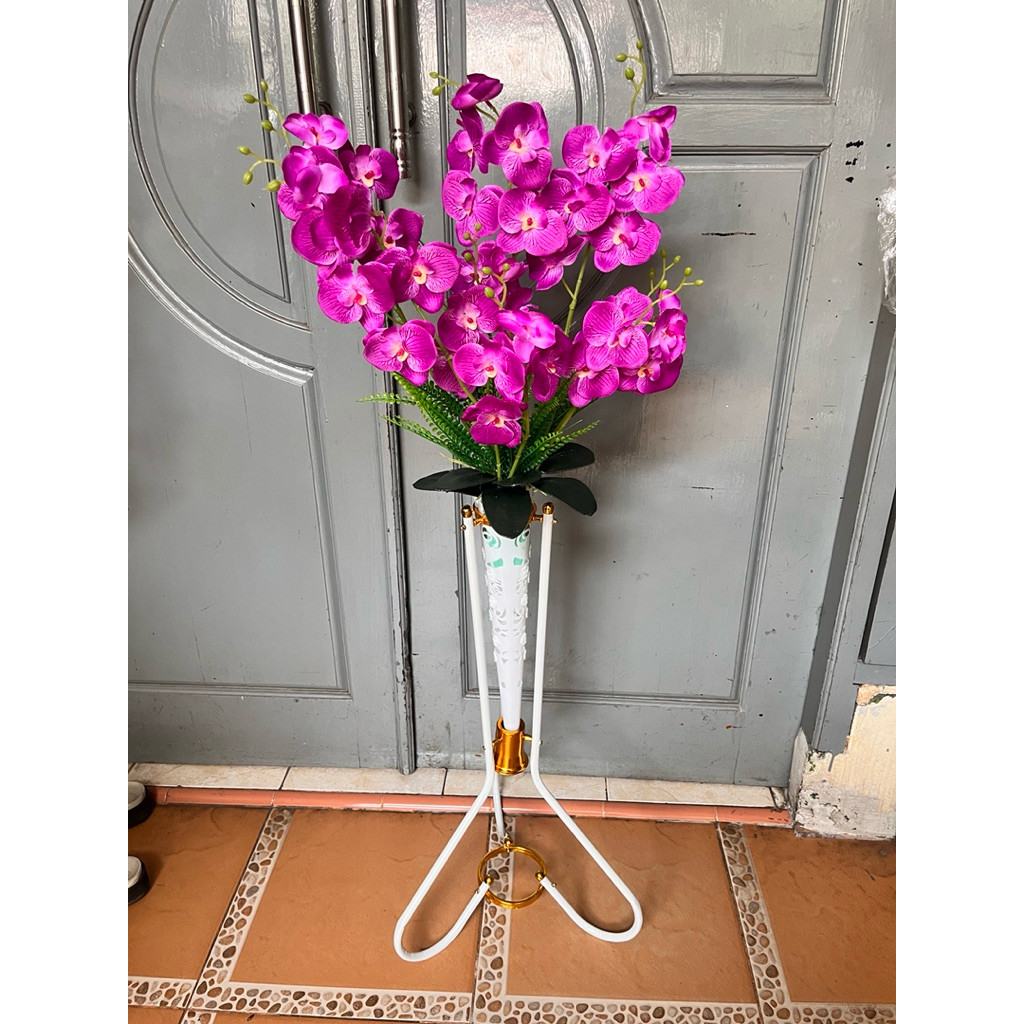 (Moduno) Set bunga anggrek artificial cabang 8 berikut vas standing corong besi bunga sudut ruang ta