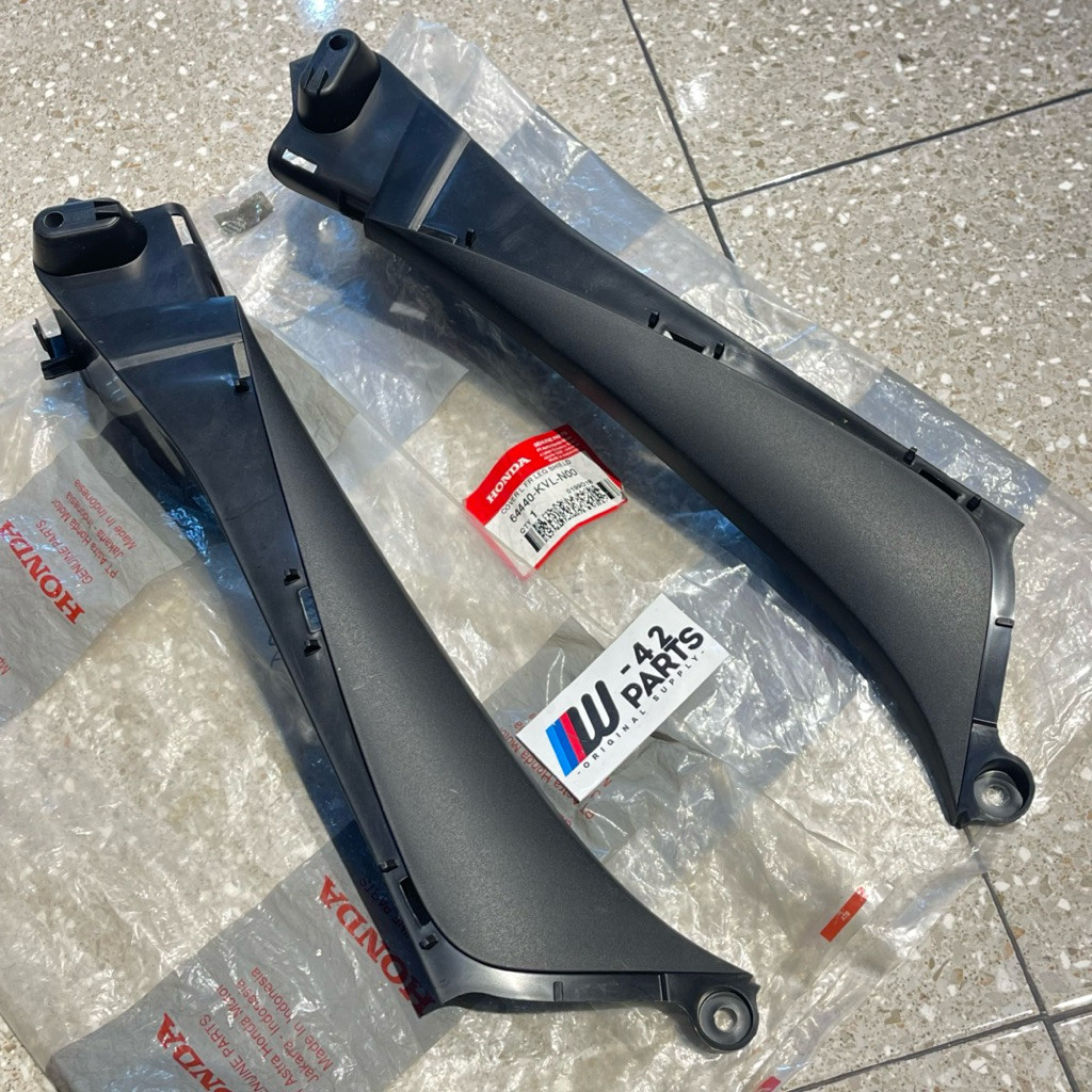 COVER LEGSHIELD SAMBUNGAN SAYAP LUAR BODY DEPAN SUPRA X125 X 125 BATMAN ORIGINAL AHM 64430 64440 KVL