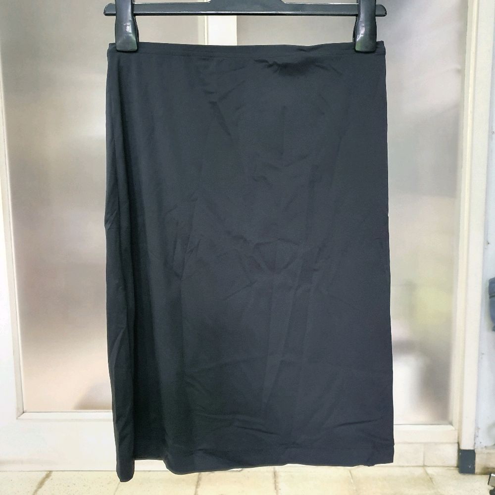 Q pakaian wanita rok cewek esprit spandex hitam seken preloved