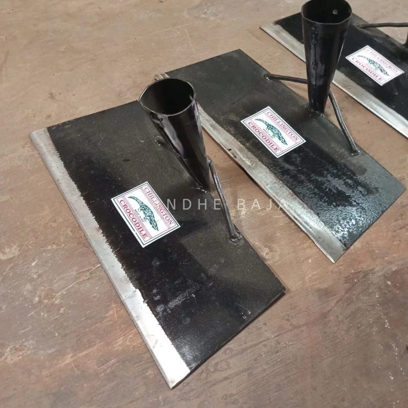 Garukan Kohe Sapi / Cangkul Garuk Kotoran / Alat Pembersih Kotoran Hewan / Garukan kotoran hewan