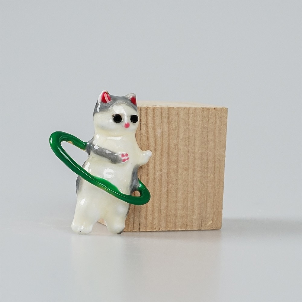 Bros Kucing Putih Imut Berlapis Emas dengan Enamel Putih, Aksesoris Fashion Trendy untuk Wanita, Pin