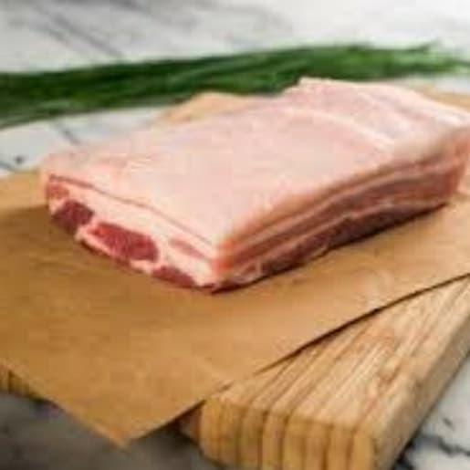 Daging babi samcan babi lokal