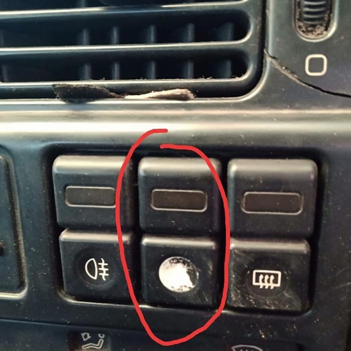 SWITCH LAMPU HAZARD PEUGEOT 405 STi LAMPU DARURAT ORIGINAL PEUGEOT berkualitas