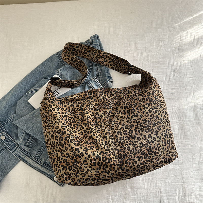 Tas Tote Kapasitas Besar Cetakan Macan Tas Wanita