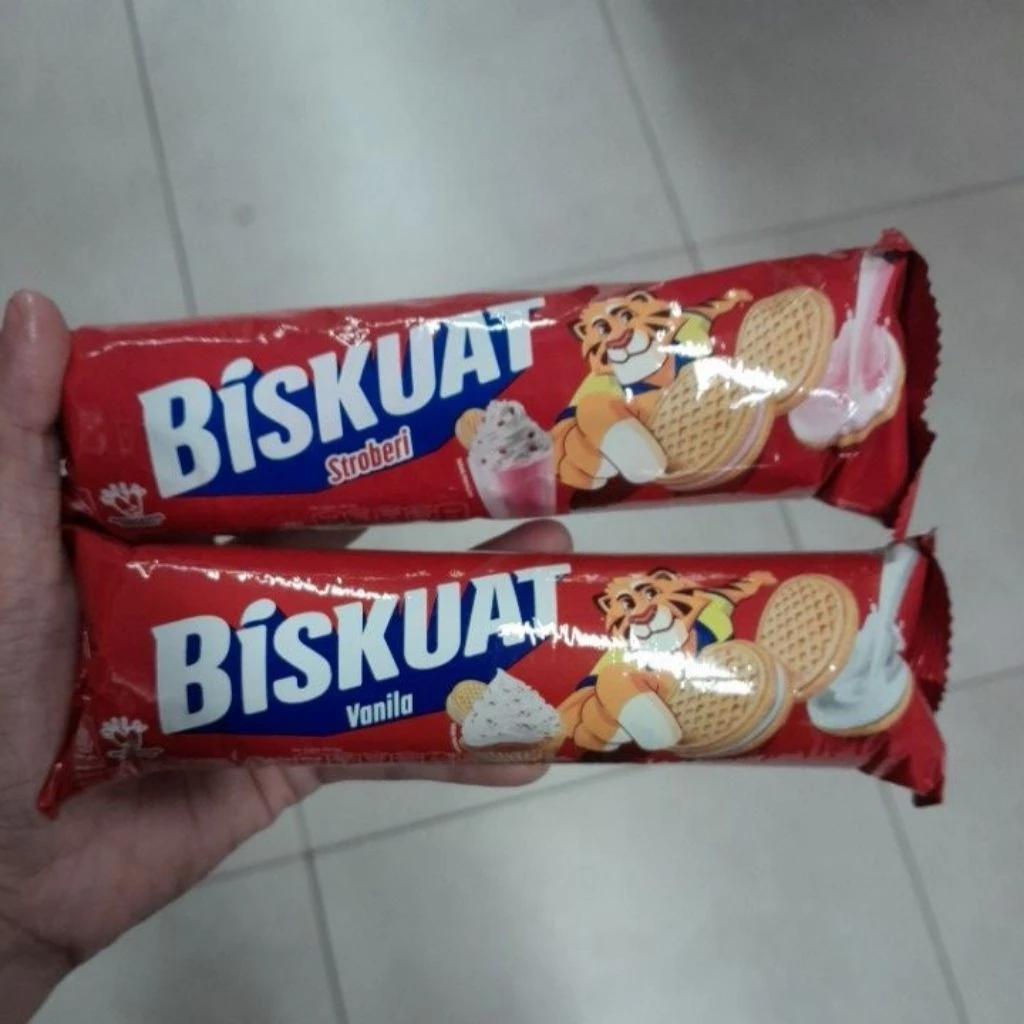 Biskuat Golden Biskuit Sandwich Rasa Strawberry / Vanila 105gr