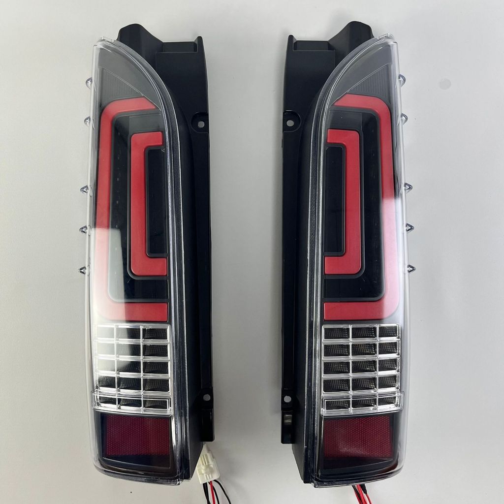 Pair Left&Right LED Tail Lamp Assembly For Toyota Hiace 2005 2006 2007 2008-2018 Rear Taillight Warn